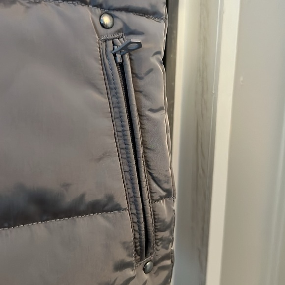 Ralph Lauren heavyweight reversible puffer vest for girls. Size M (8-10) - Picture 3 of 11